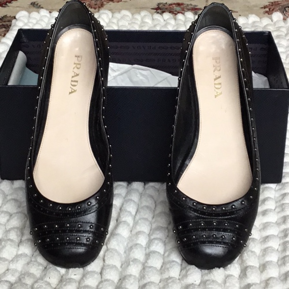 Black size 8 Prada studded